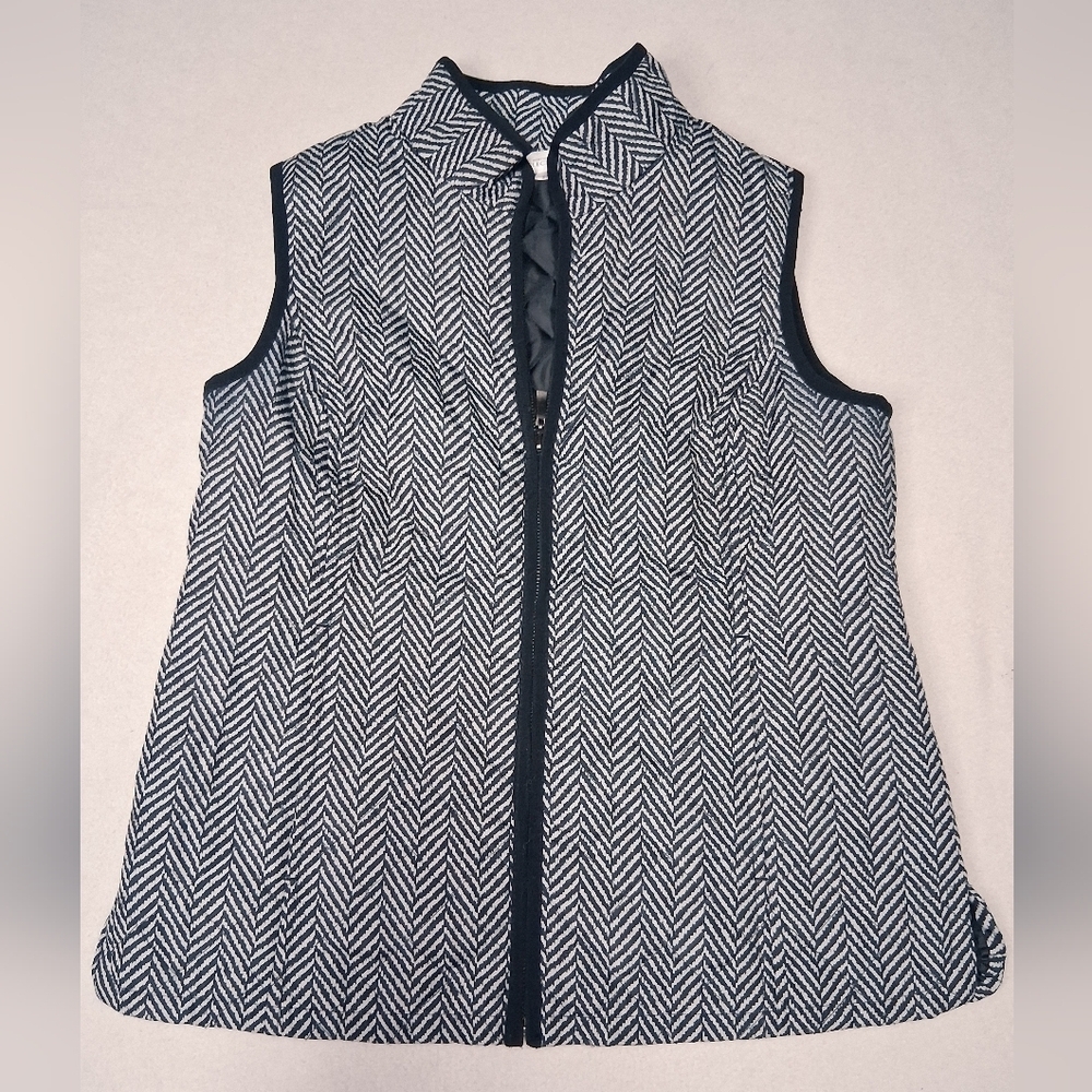 Northern Reflections Black and White Patterned Sleeveless Vest
